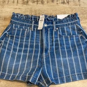 NWT- American Eagle highest rise mom short size 6